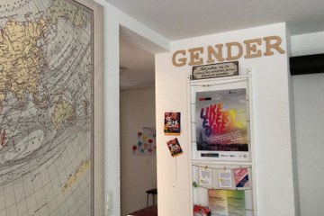 Gender-Wand in der Schlossmatt. Vergrösserte Ansicht