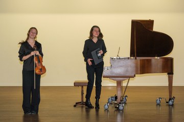 Musikerinnen 2. Vergrösserte Ansicht