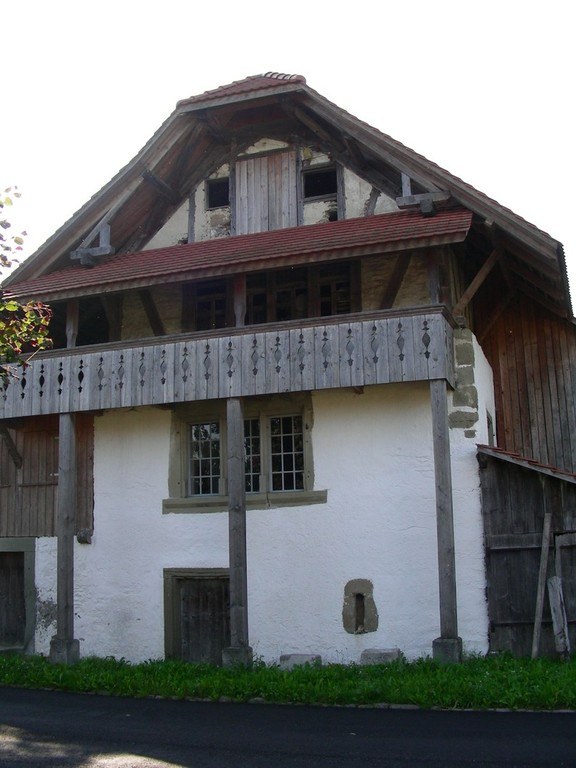 Westfassade mit dem rückseitig später angebauten zweiten Gebäudeteil. Foto: Denkmalpflege der Stadt Bern, 2009.