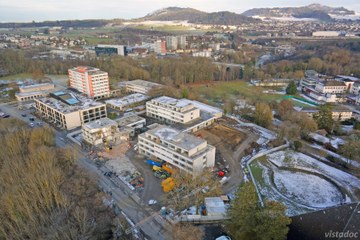 Drohnenbild   Blick nach Osten. Vergrösserte Ansicht