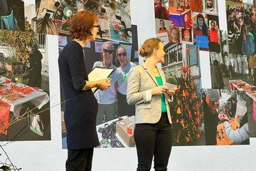 Vorstellen des Projekts Tür an Tür - das Projektteam Annkatrin Graber und Eva Hauser. Vergrösserte Ansicht