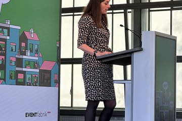 Begrüssungsrede von Stephanie Eymann, Regierungsrätin Kanton Basel-Stadt. Vergrösserte Ansicht
