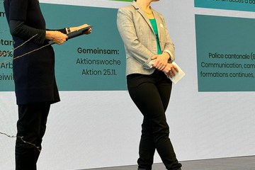 Vorstellen des Projekts Tür an Tür - das Projektteam Annkatrin Graber und Eva Hauser. Vergrösserte Ansicht