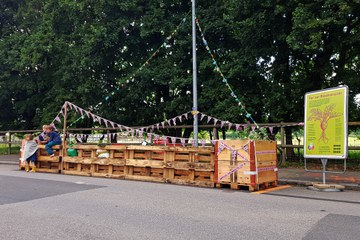 Konstruktion aus Europaletten. Vergrösserte Ansicht