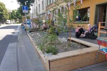 Aus einem Parkplatz wird eine temporär «entsiegelte» Fläche. Vergrösserte Ansicht