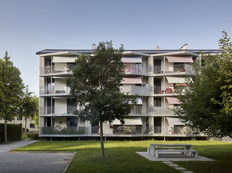 Das Bild zeigt die sanierten Gebäude an der Kleefeldstrasse