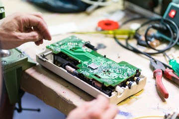 11 Elektronik erhält ein zweites Leben P.Amez. Vergrösserte Ansicht