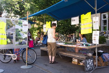 4 Infostand Neophhyten P.Amez. Vergrösserte Ansicht