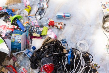 5 gesammelter Abfall im Wyler. Vergrösserte Ansicht
