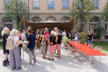Netzwerk-Apero der Preisträger*innen im Generationenhaus. Vergrösserte Ansicht