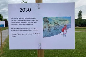 Ein Posten des Klimalehrpfades zum Jahr 2030. . Vergrösserte Ansicht