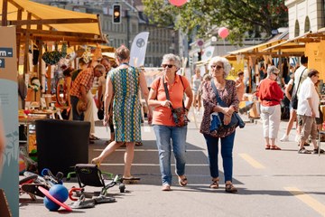 Eröffnungsfest_Flanieren_PascaleAmez. Vergrösserte Ansicht